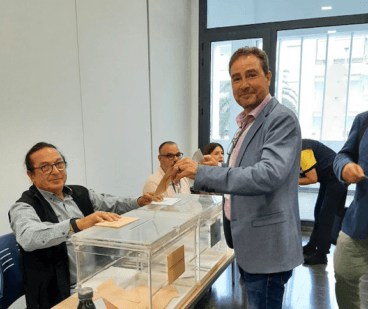 Hector Morales EME votando