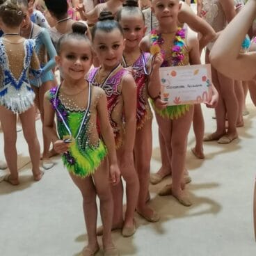 Gimnastas de calp en la competición Interclub