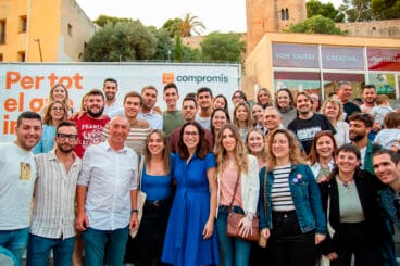 jovenes de compromis en el acto central de campana de la formacion comarcal en denia
