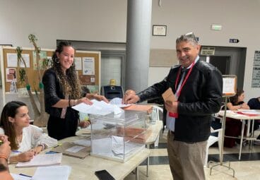 Juan Chover PSPV El Verger votando