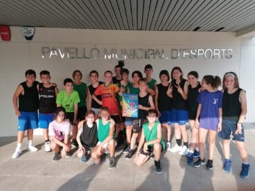 La antorcha de los Mini Joc Olímpics de la Marina Alta en el pabellón municipal de deportes de Ondara