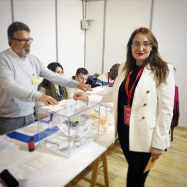 Marina Renner PSPV Benissa votando