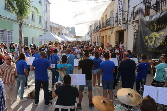 musica en las calles de xalo con el xalonia archivo