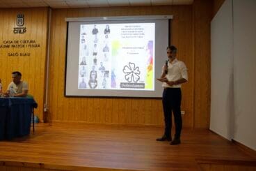 Paco Quiles, candidato a la alcaldía de Defendamos Calpe, durante el inicio de la presentación