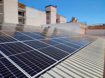 placas solares en el edificio la pista de pedreguer