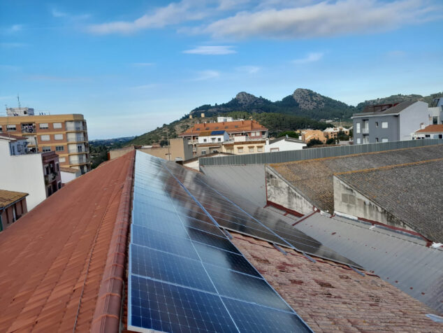 Imagen: Placas solares en tejados de Pedreguer