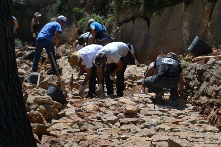 Recuperación de camino en el taller de Pedra Seca de la MACMA