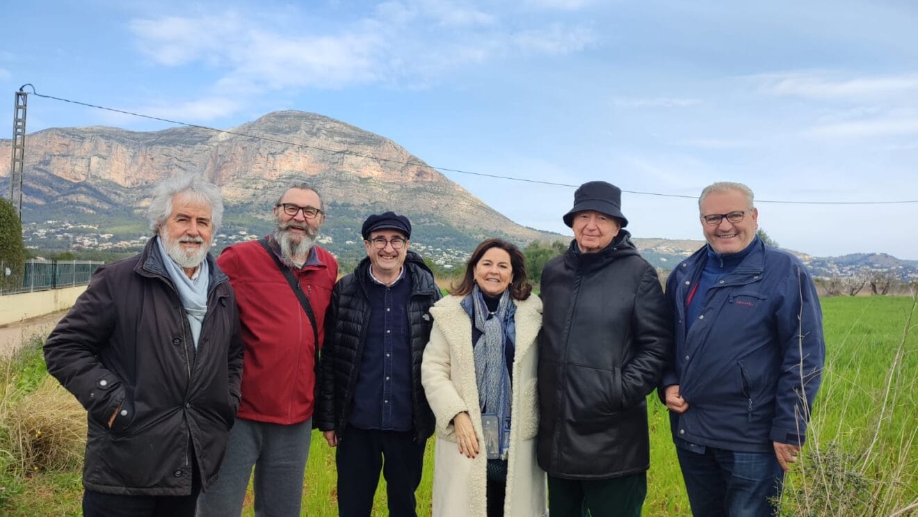 Representantes del colectivo de Blat la Marina con Julia Pérez y Carlos Capel