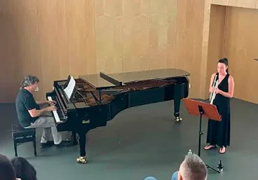 Aina Cardona acompañada del pianista Adolfo García el Auditorio Teulada Moraira