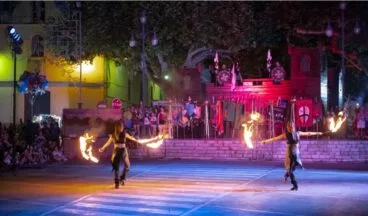 Ambaixada de Pego con la filà Coscolls como capitanía en 2019 – Fons fotogràfic fester de Pego