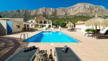 Casa de vacaciones con piscina en el Montgó – Aguila Rent a Villa