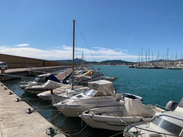 Empleo náutico: ATNMA y CREAMA crearán bolsas de trabajo para el sector náutico 1 Imagen: Embarcaciones en el puerto de Xàbia