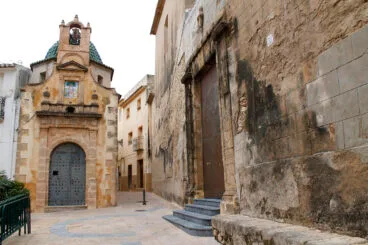 Ermita de la Divina Pastora junto a la iglesia Santa Catalina Mártir de Teulada dentro del BIC