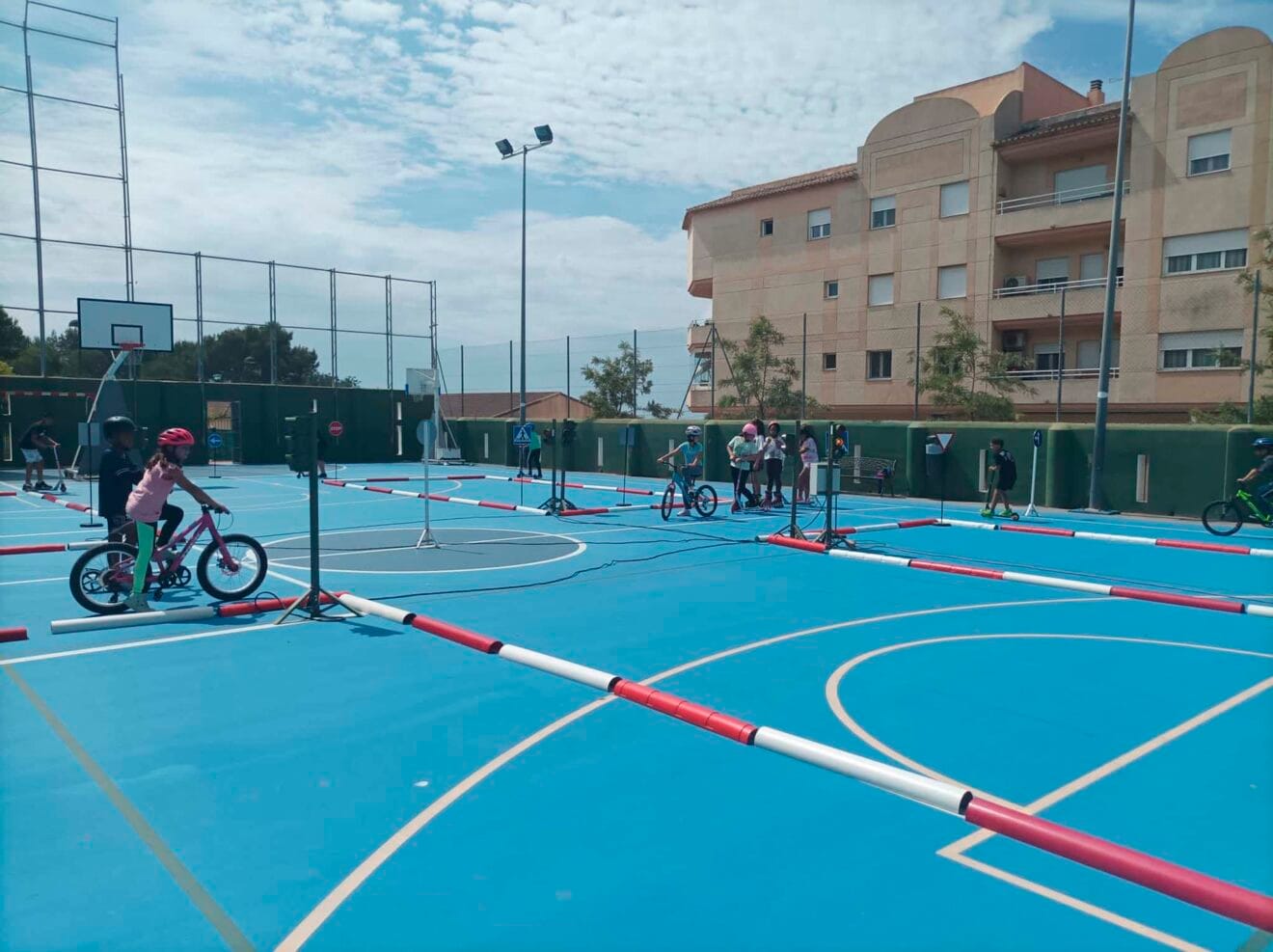 Escolares del CEIP Sant Vicent Ferrer de Teulada en el circuito de educación vial