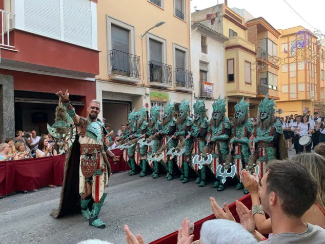 Así se vivió la esperada Entrada de Moros y Cristianos de Pego en el día grande de las fiestas 1 Imagen: Escuadra de los Almogàvers en la Entrada de Moros y Cristianos de Pego 2023