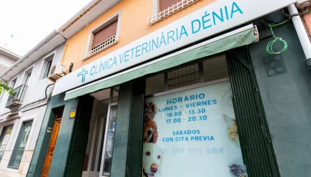 fachada de clinica veterinaria denia