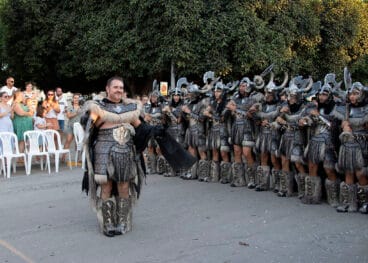 Filà Maulets en el desfile de Moros i Cristians de Els Poblets en 2022