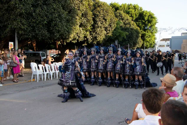 Programa de Fiestas Patronales del Diví Salvador y Moros y Cristianos de Els Poblets 2026 4 Imagen: Filà mora Alamar en el desfile de Moros i Cristians de Els Poblets de 2022