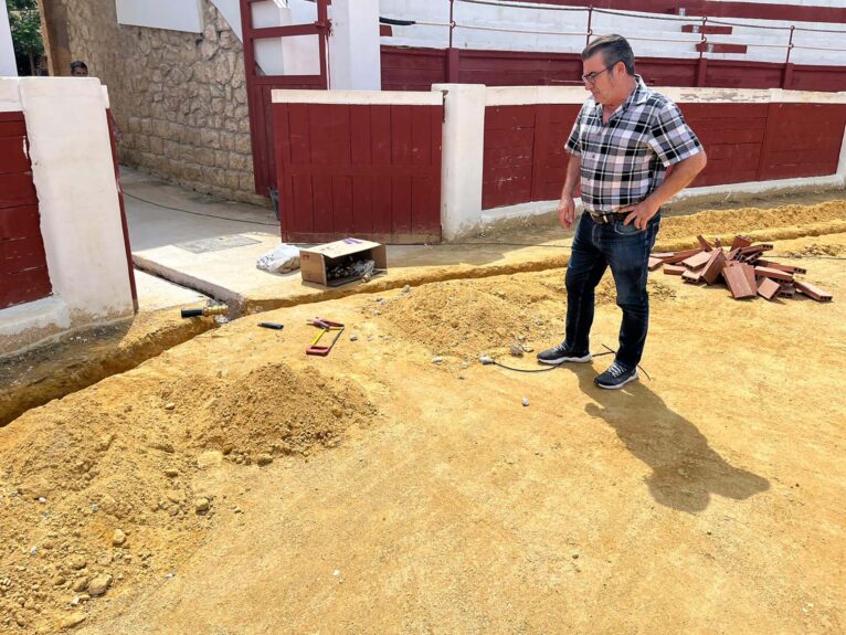 Instalación de bocas de incendio en la plaza de toros de Ondara