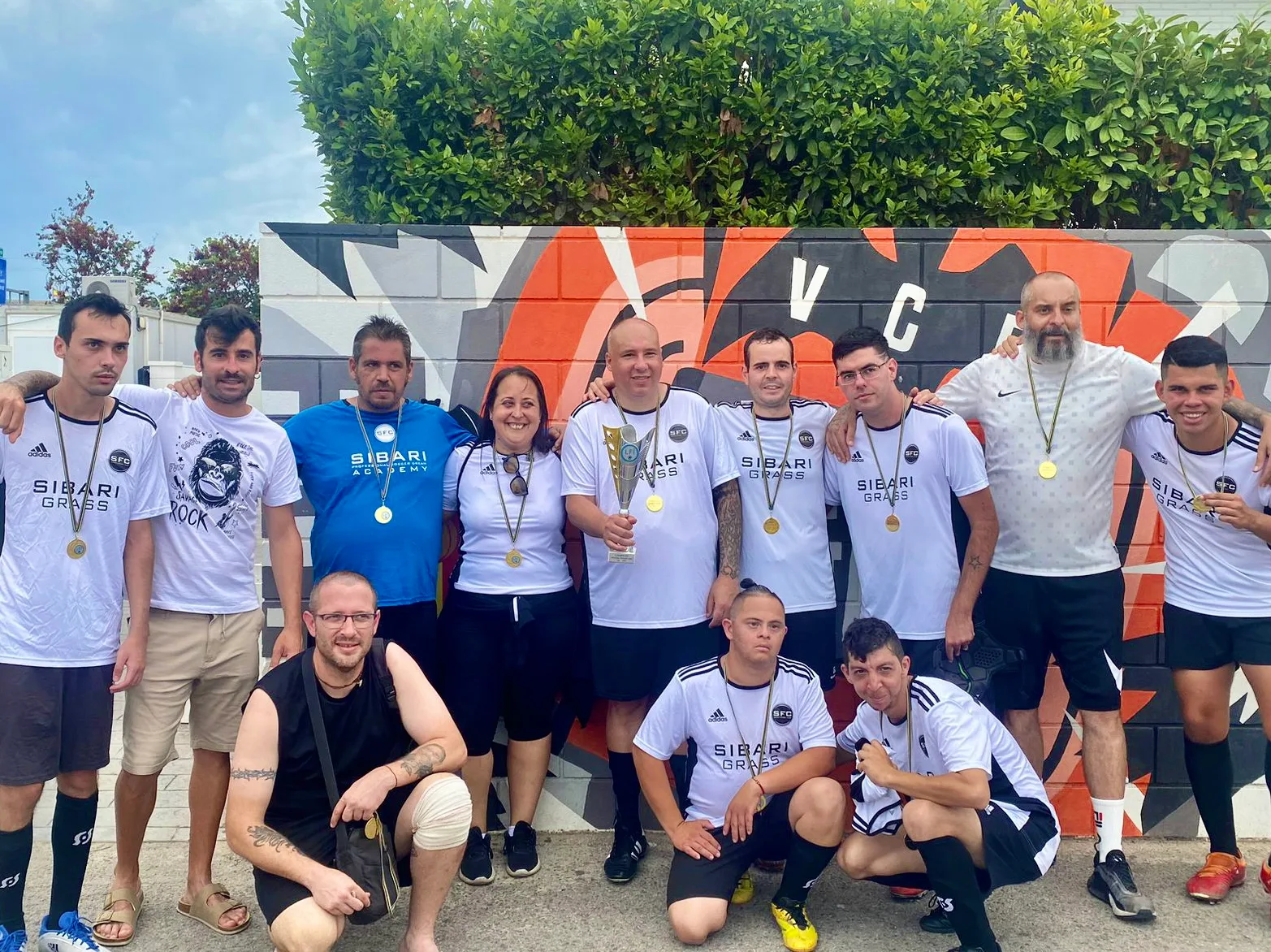 jugadores del sibari edi con sus medallas