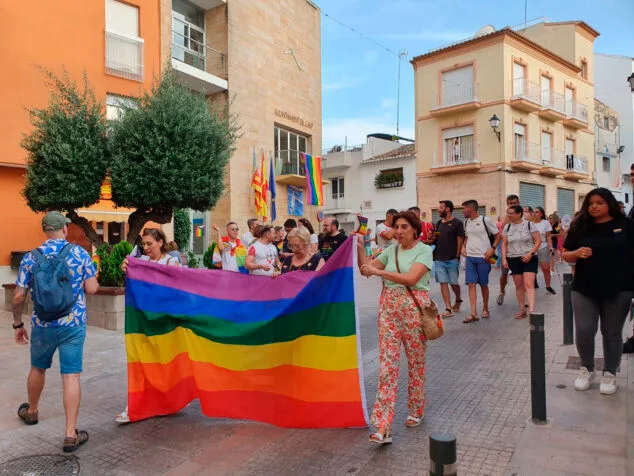 marcha por el dia del orgullo lgtbiq en calp