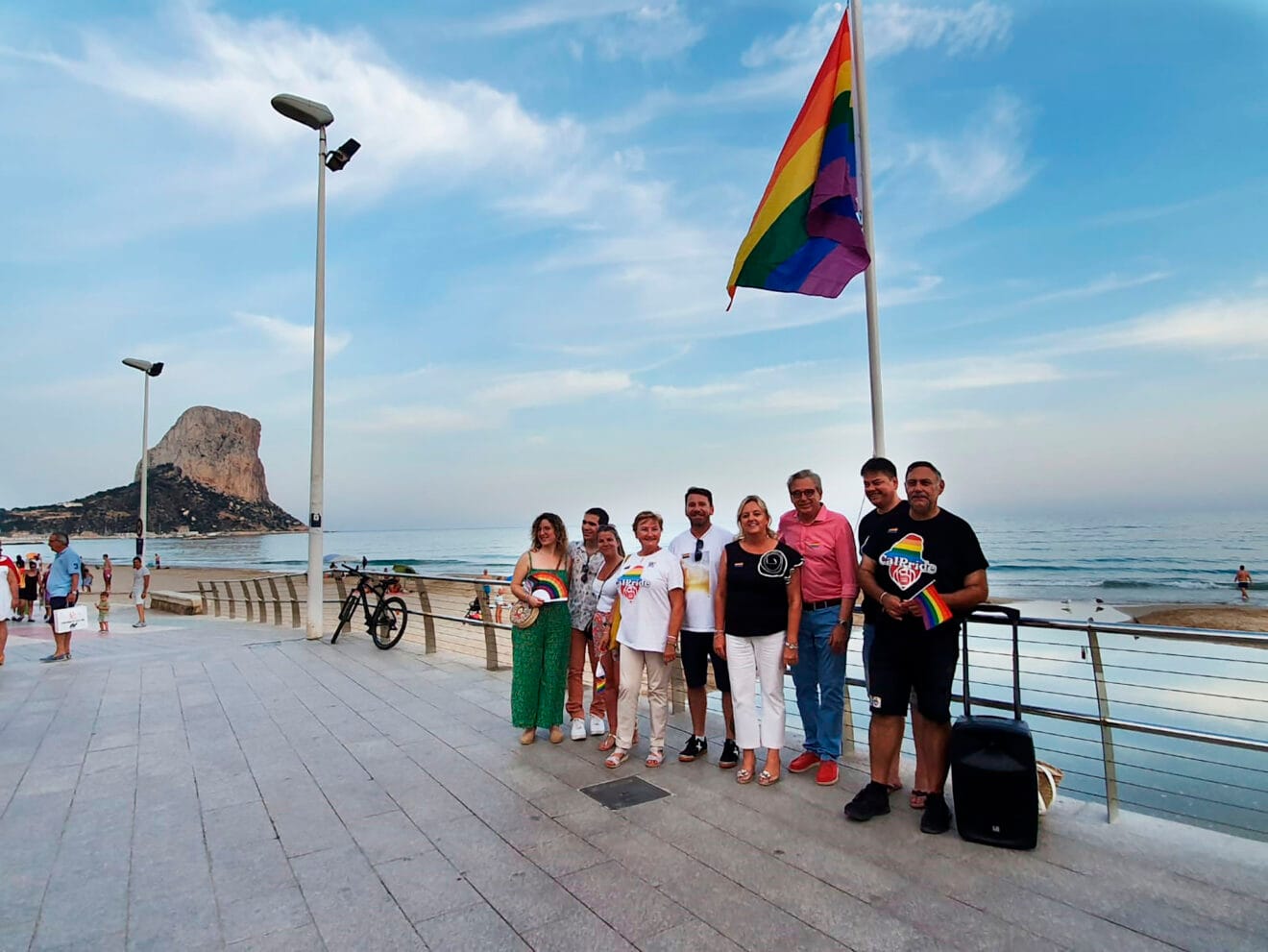 Miembros de la corporación municipal de Calp tras la marcha por el Día del Orgullo