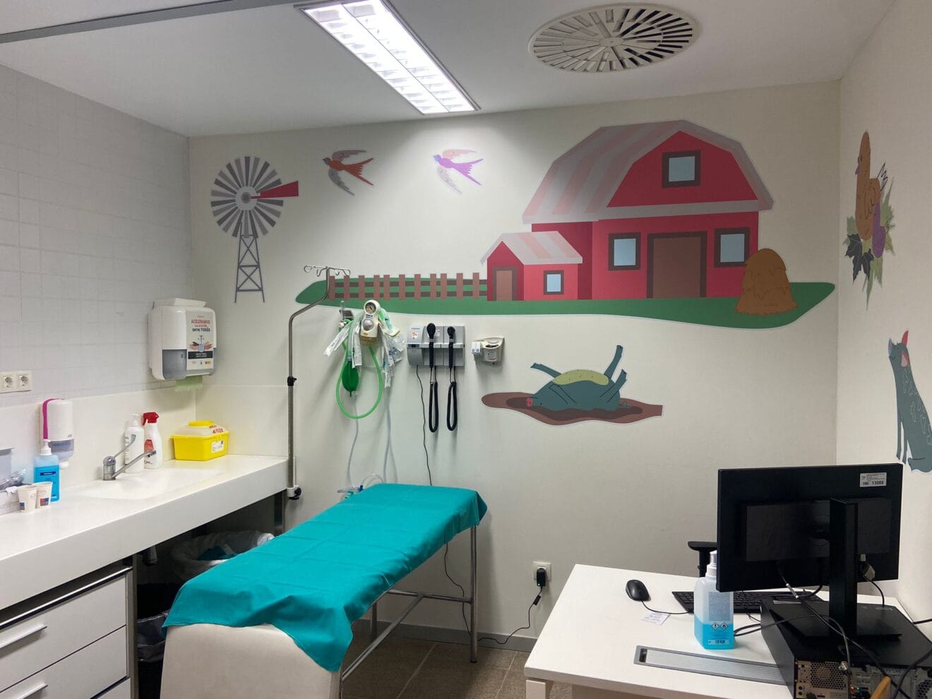 Nuevo ambiente en Urgencias Pediátricas de la Fe gracias a Teulada y el club motero Ugly