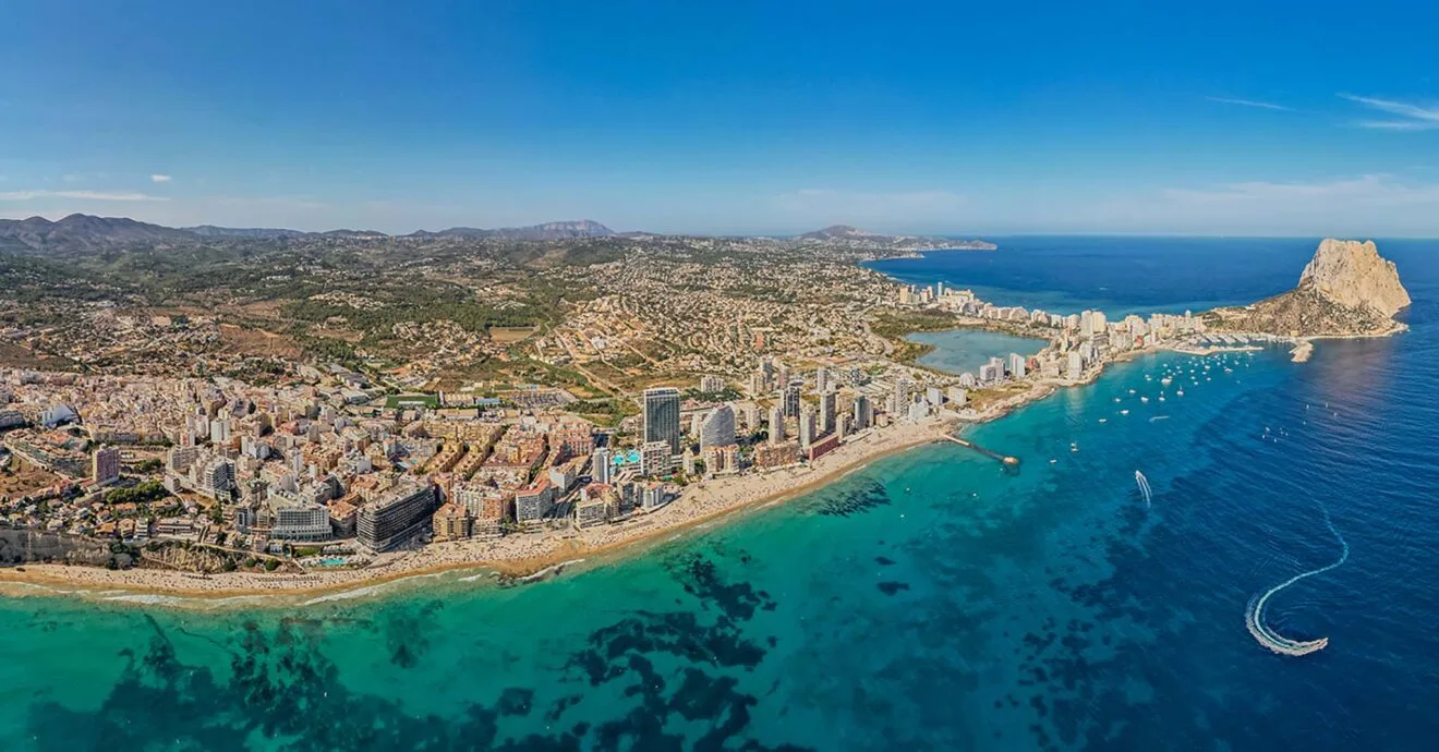 Panorámica de Calp a vista de dron