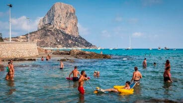 Playa de Calp adaptada al baño para personas con movilidad reducida