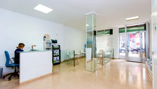 Halle der Tierklinik Denia