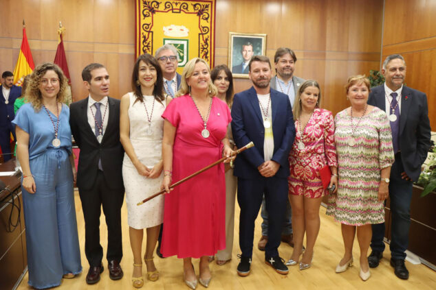 Imagen: Representantes de Somos Calpe, Compromís per Calp y PSPV-PSOE de Calp tras el pleno de investidura