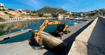 retirada de barcos abandonados en puerto blanco de calp