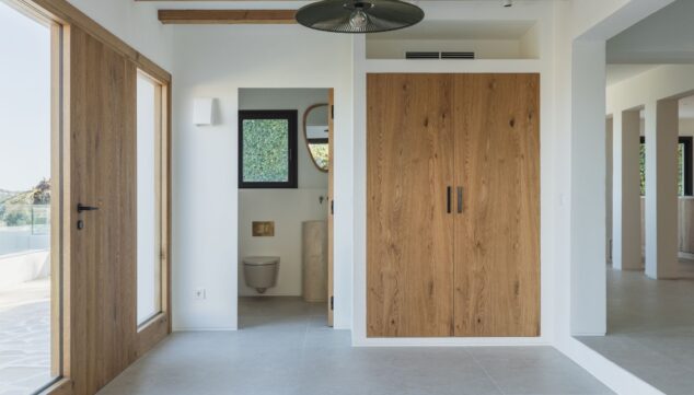 Handgefertigte Holzarbeiten für ein exklusives Wohnhaus, ausgeführt von Juan Vilar Constructions