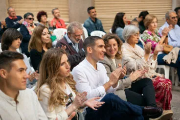ximo perles en el centro en un mitin de compomis per calp para el 28m
