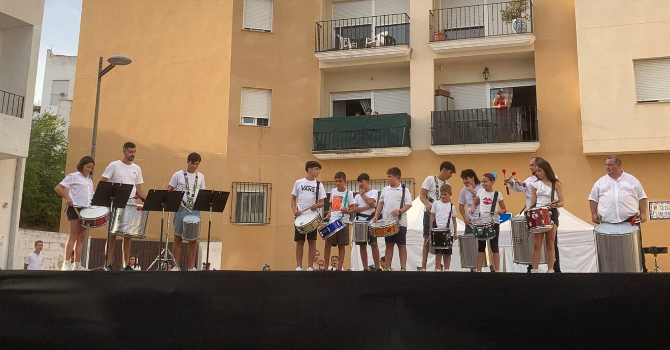 Batukada en la muestra de baile y música de las fiestas de Benitatxell de 2023