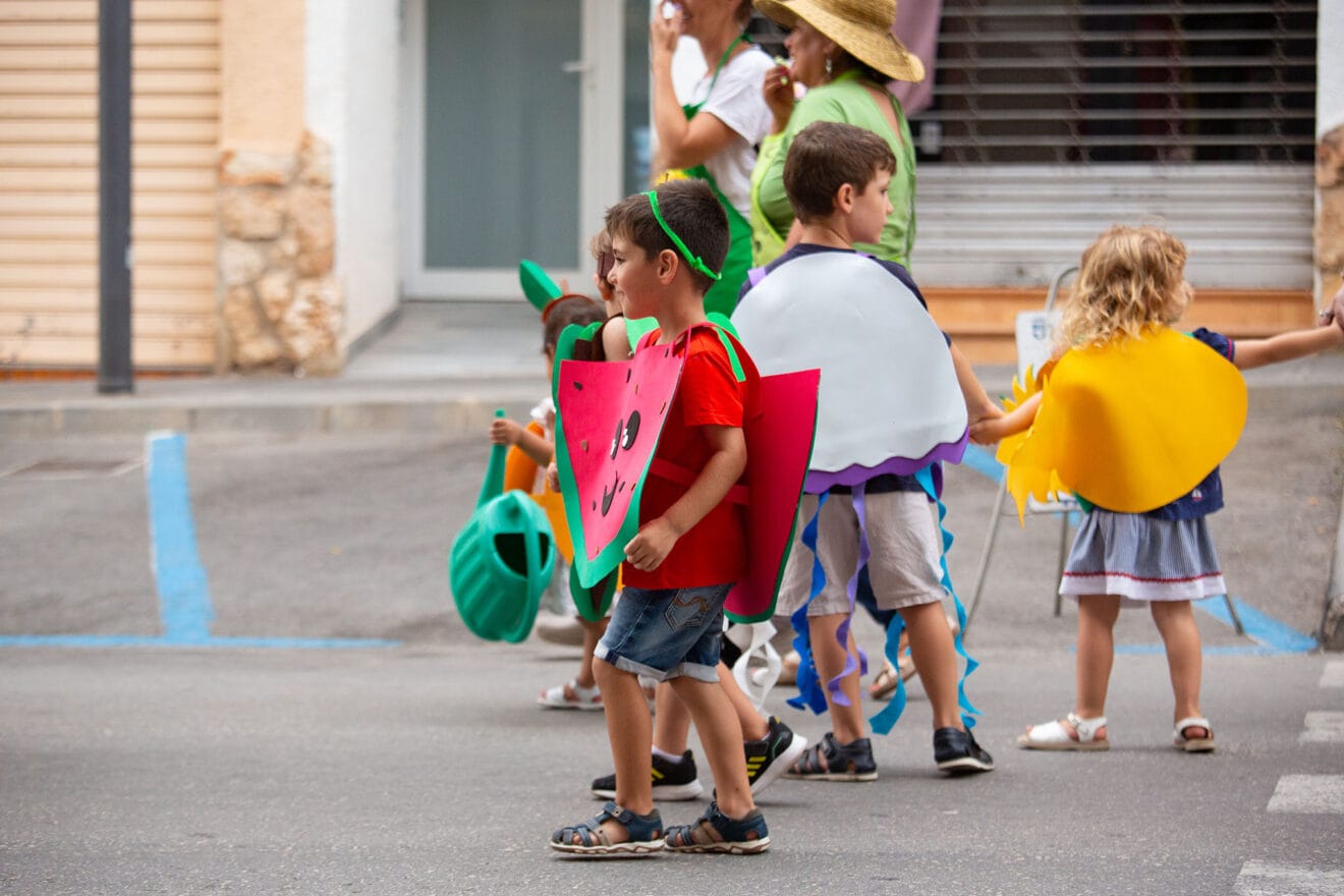 Cabalgata de disfraces de las fiestas de Moraria 2023 07