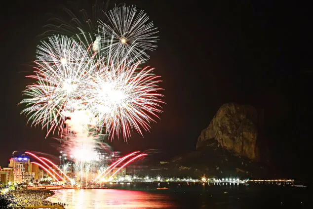 Imagen: Castillo de fuegos artificiales en Calp (archivo)