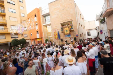 Crida a la festa en el balcón del Ayuntamiento de Calp