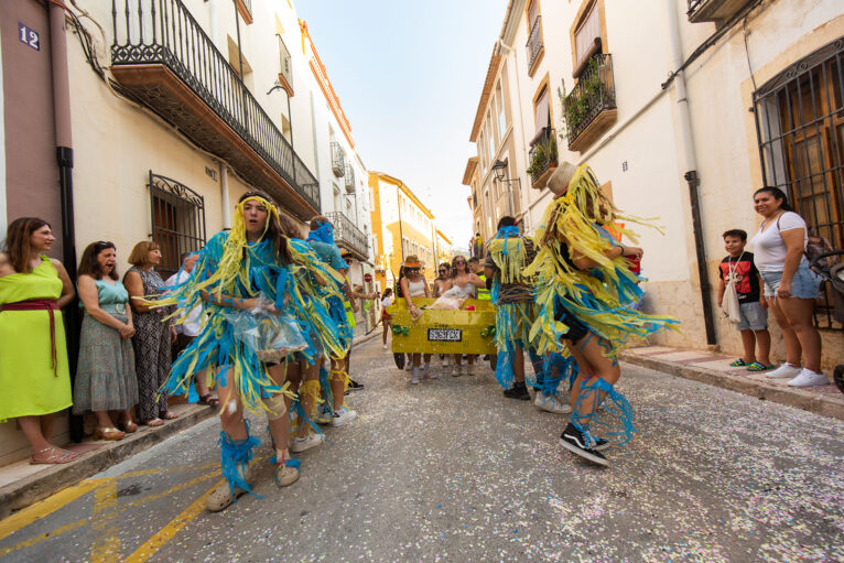 Desfile de carrozas y grupos a pie en las fiestas de Gata 07