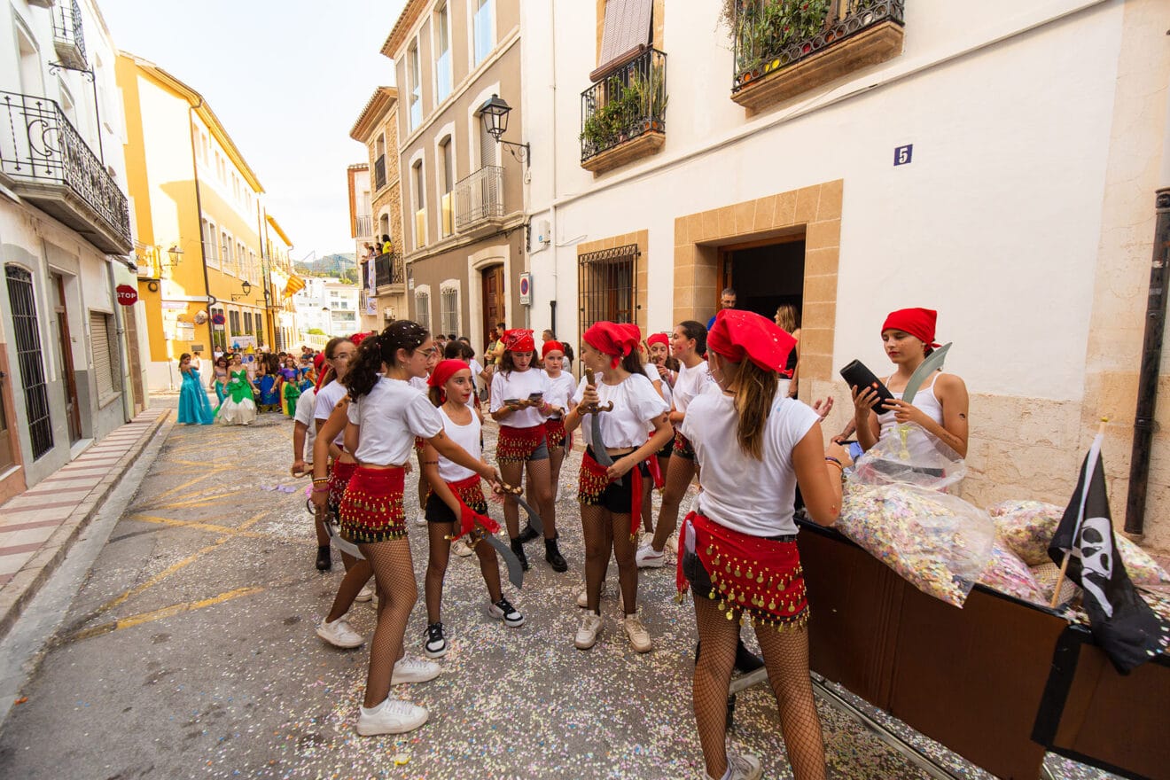 Desfile de carrozas y grupos a pie en las fiestas de Gata 08