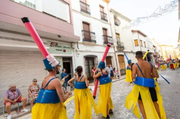 Desfile de carrozas y grupos a pie en las fiestas de Gata 24