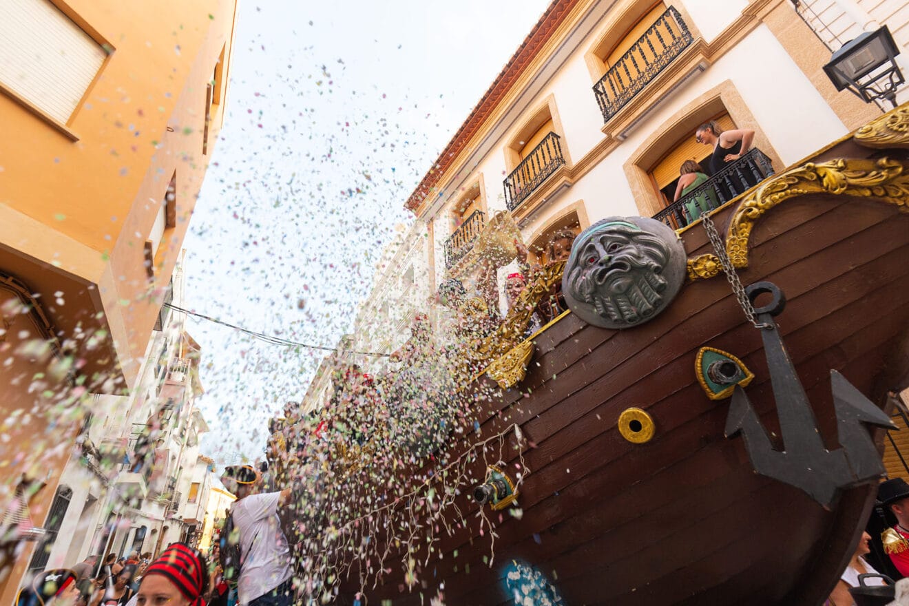 Desfile de carrozas y grupos a pie en las fiestas de Gata 56
