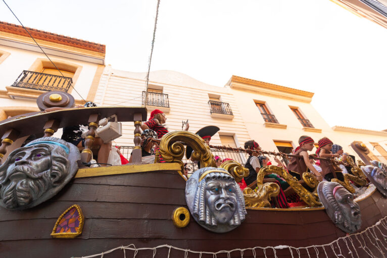 Desfile de carrozas y grupos a pie en las fiestas de Gata 57