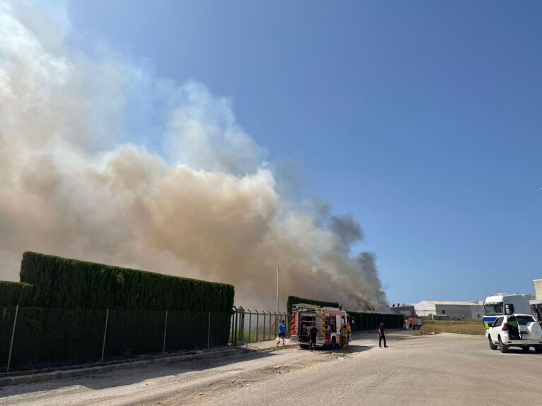 Incendio en el polígono industrial del Verger