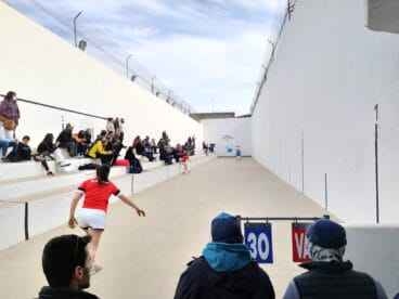 Partida de pilota en el Trinquet Xiquet de Gata de Gorgos