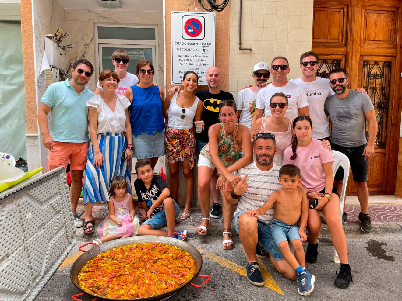 Penya Almorrana y la fideuà del tercer premio del concurso en Benitatxell