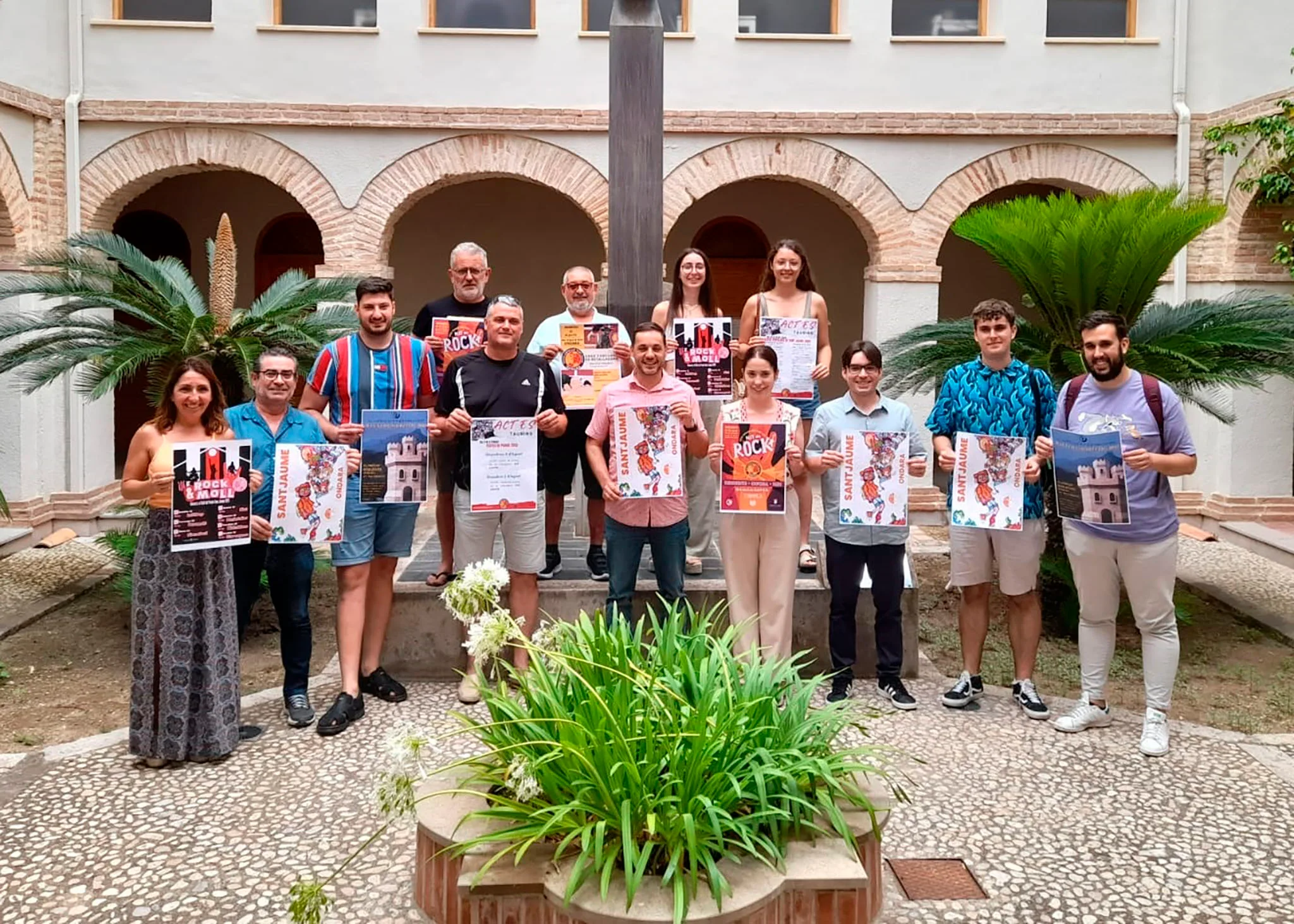 presentacion de las fiestas de sant jaume 2023 de ondara con todos los representantes de las celebraciones populares