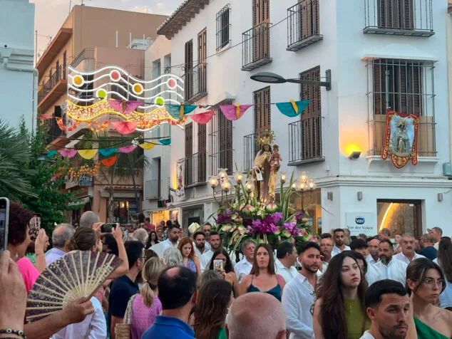 procesion en moraira en honor a la virgen del carmen 2023 09