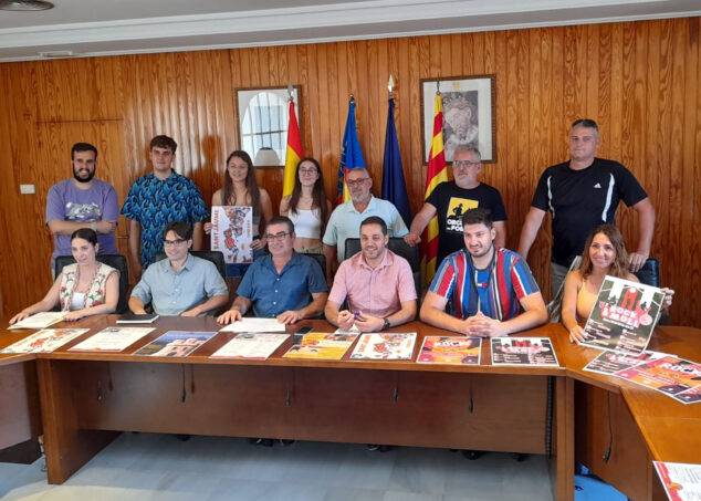 Imagen: Representantes municipales y de las fiestas de Sant Jaume de Ondara 2023
