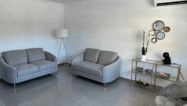 Sala de espera en García Tormo Dental Suite